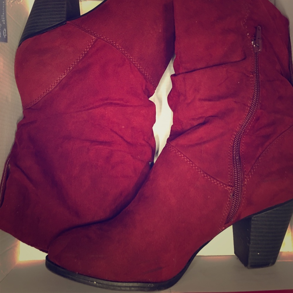 ⚠️Wine faux suede booties